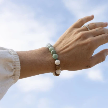 bracelet-sea-breeze-on-hand.jpg