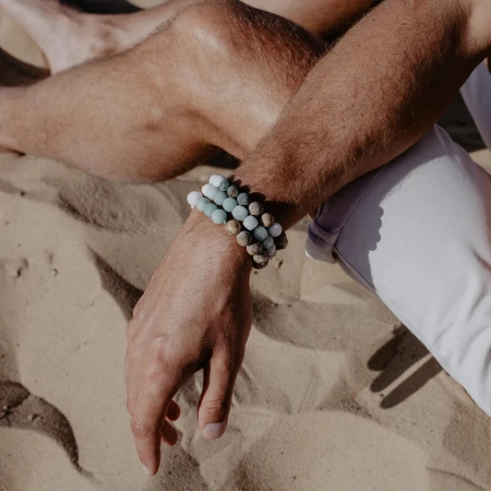 aguas-infinitas-man-stacked-on-wrist.jpg