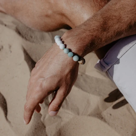 bracelet-paradise-beach-man-on-hand.jpg
