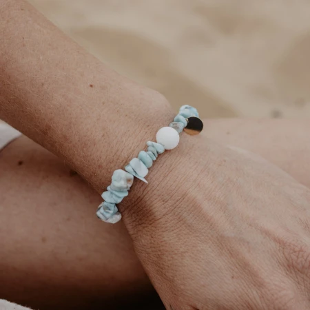 bracelet-tides-no-2-aguas-infinitas-collection-on-hand.jpg