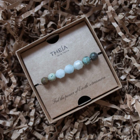 bracelet-lichens-on-the-rock-in-the-box.jpg