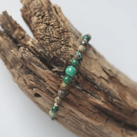 bracelet-forest-path-studio-composition.jpg