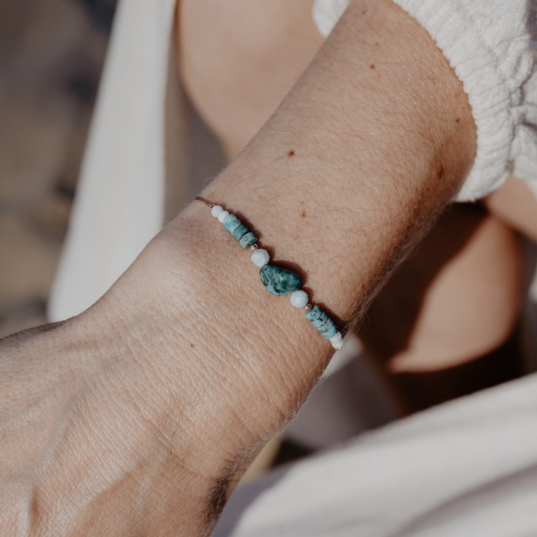 bracelet-wild-coast-on-hand.jpg